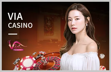 Vận động viên quần vợt đang giao bóng trong trận đấu